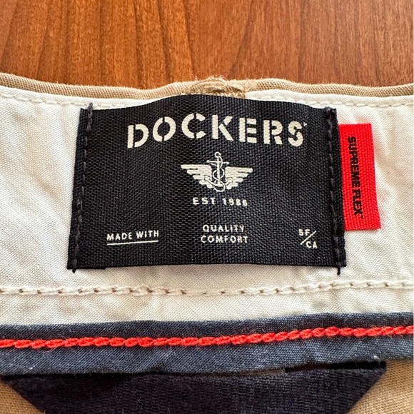 Dockers Khaki Shorts - Picture 10 of 10